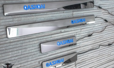 защитные накладки на пороги с LED подсветкой Nissan Qashqai фото
