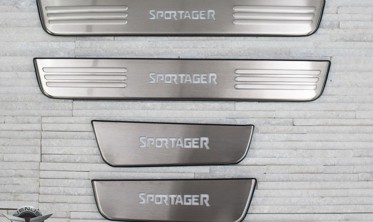 защитные накладки на пороги с LED подсветкой Kia Sportage фото