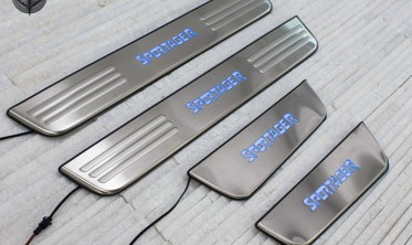 защитные накладки на пороги с LED подсветкой Kia Sportage фото