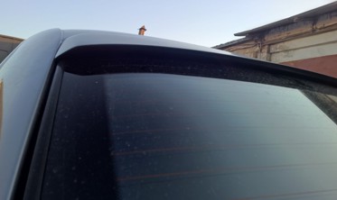 бленда, накладка заднього скла BMW 7 E38 фото