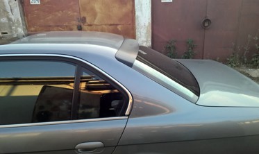 бленда, накладка заднього скла BMW 7 E38 фото