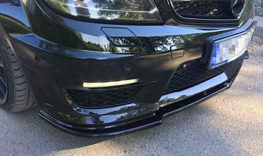 Накладка тюнинговая для переднего бампера Mercedes AMG C63 W204 FL фото
