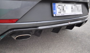 Центральний диффузор заднего бампера Seat Leon MK3 Cupra рестайл фото