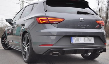 Центральний дифузор заднього бампера Seat Leon MK3 Cupra рестайл фото