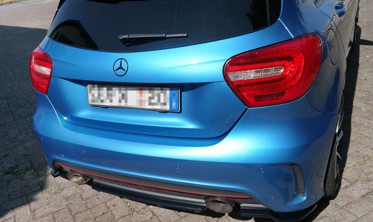 Центральний дифузор заднього бампера Mercedes W176 AMG-LINE з ребрами фото