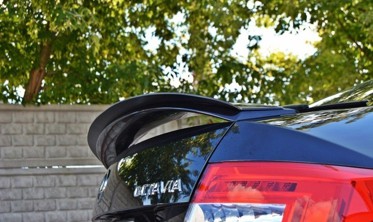 Накладка на спойлер багажника Skoda Octavia III версія RS Hatchback фото