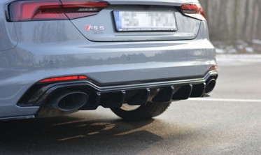 Центральна тюнінг накладка заднього бампера Audi RS5 F5 Coupe / Sportback фото