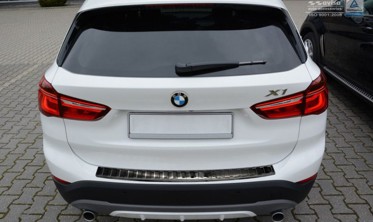 Накладка на бампер із загином та ребрами BMW X1 F48 (чорна) фото