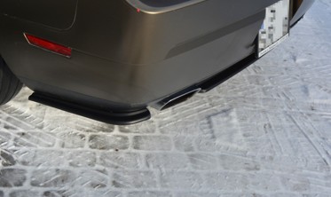 Бічні дифузори заднього бампера Dodge Challenger MK3 SRT8 Coupe фото