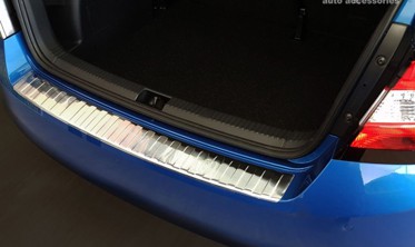 защитная накладка заднего бампера с загибом Skoda Fabia III рестайл фото