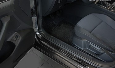 защитные накладки на пороги Volkswagen Passat B8 (Carbon) фото