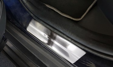 захисні накладки на пороги Toyota Rav IV (suv) із написом Hybrid фото