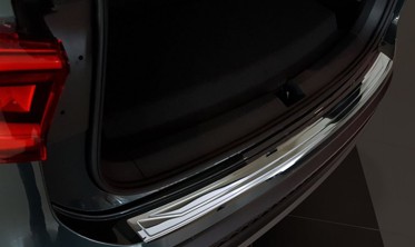 захисна накладка на бампер із загином Seat Tarraco чорна глянцева фото