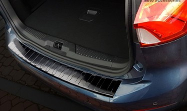 защитная накладка на бампер с загибом и ребрами Ford Focus IV Kombi  фото