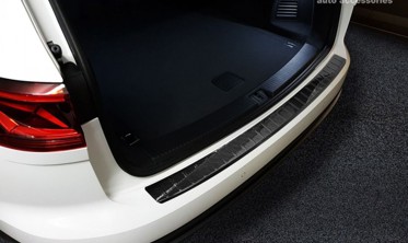защитная накладка на Volkswagen Touareg III (Carbon) фото