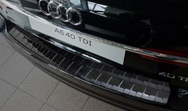 Защитная накладка на бампер AUDI A6 C8 (Kombi) Carbon фото