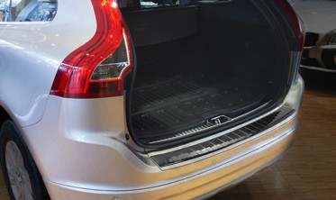 захисна накладка на бампер Volvo XC60 Carbon фото