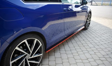 Боковые накладки на пороги Volkswagen Golf 7 рестайл R / R-Line версия  фото