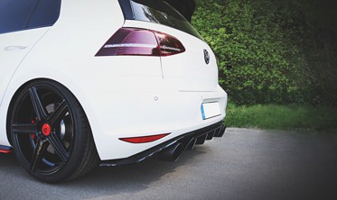 Центральная задняя накладка бампера Volkswagen Golf 7 GTI Clubsport  фото