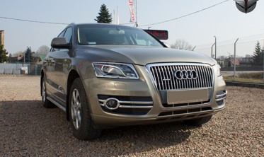хром накладки на передні протитуманки Audi Q5 дорест. фото