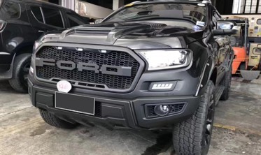 решітка переднього бампера FORD RANGER рестайл фото