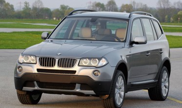 Накладка на бампер із загином та ребрами BMW X3 E83 фото