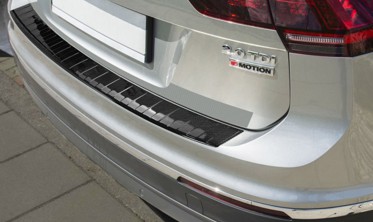 Защитная накладка заднего бампера VW Tiguan 2 / Tiguan 2 Allspace (Carbon) фото