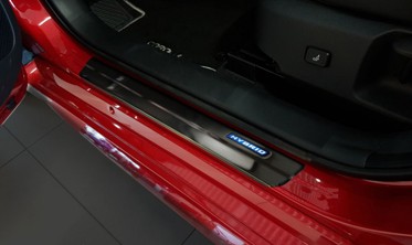 защитные накладки на пороги Toyota Corolla XII Sedan с надписью Hybrid черные фото