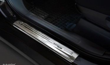 Накладки на порожки в салон Mitsubishi Outlander III фото