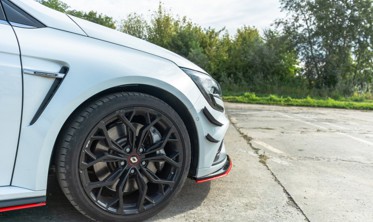 Бічні накладки переднього бампера Renault Megane IV версія RS фото