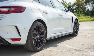 Боковые тюнинговые диффузоры порогов Renault Megane IV для версии RS фото