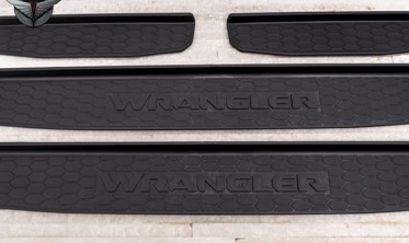 накладки на пороги Jeep Wrangler JL внутрішні (4 двері) фото