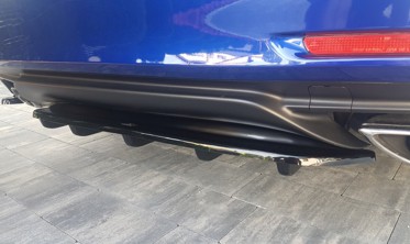 Центральный диффузор заднего бампера Lexus RC с вертикальными выступами фото