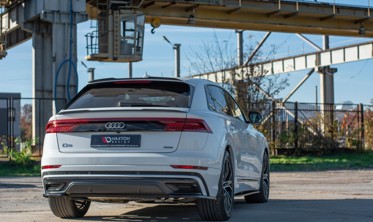 Боковые диффузоры заднего бампера Audi Q8 S-line фото