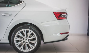 Бічні накладки заднього бампера Skoda Superb Mk3 FL Hatchback/Estate фото