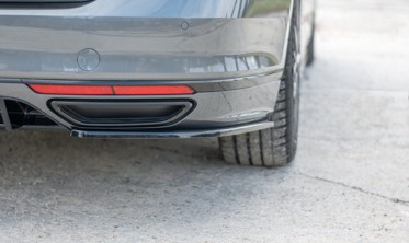 Боковые диффузоры на край заднего бампера Volkswagen Passat R-Line B8 фото