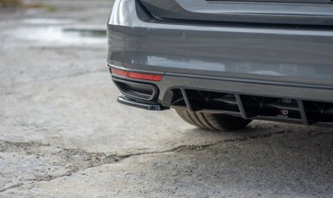 Боковые диффузоры на край заднего бампера Volkswagen Passat R-Line B8 фото