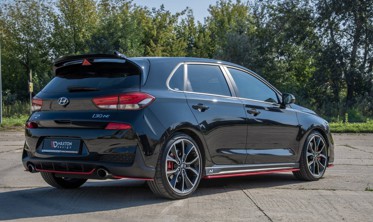 Боковые диффузоры порогов в красном цвете Hyundai I30 N Mk3  фото