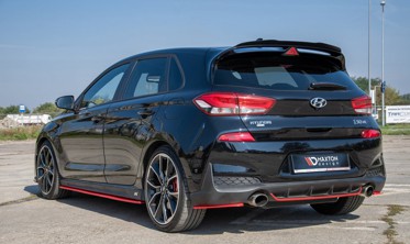 Боковые диффузоры заднего бампера в красном цвете Hyundai I30 N Mk3 Hatchback фото