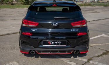 Боковые диффузоры заднего бампера в красном цвете Hyundai I30 N Mk3 Hatchback фото