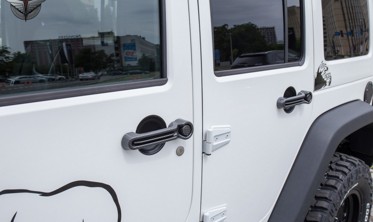 карбоновые накладки на ручки дверей Dodge Nitro / Jeep Liberty / Jeep Wrangler JK фото