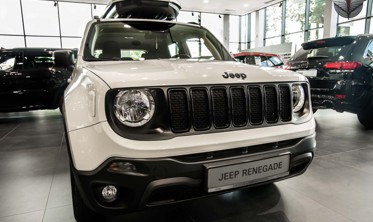 Тюнінгова решітка радіатора Jeep Renegade чорні фото
