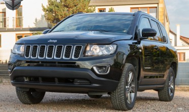 бампер передній Jeep Compass фото