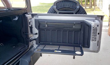 полка-столик задней двери багажника Jeep Wrangler JL фото