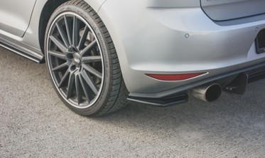 Бічні дифузори на задній бампер Volkswagen Golf 7 GTI фото