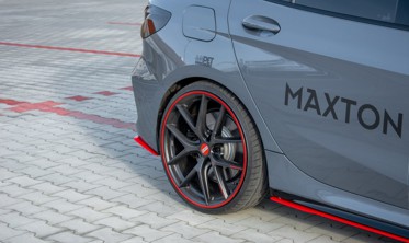 Красные боковые накладки под задний бампер BMW 1 F40 M-Pack вер. 3 фото