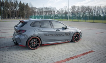 Красные боковые накладки под задний бампер BMW 1 F40 M-Pack вер. 3 фото