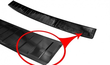 защитная накладка заднего бампера с загибом и ребрами Skoda Kamiq (Stal czarna) фото