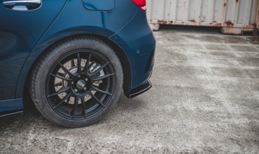 Бічні накладки на край заднього бампера Mercedes A35 AMG Hatchback W177 фото
