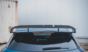 Накладка на спойлер багажника Mercedes A35 AMG Hatchback W177 фото